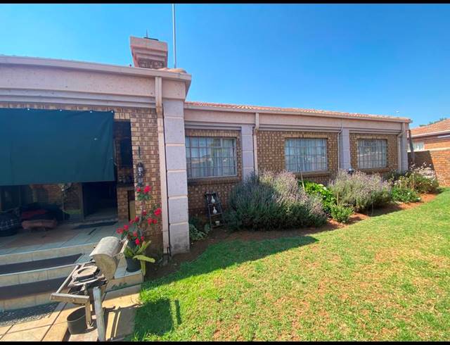 3 BEDROOM HOUSE FOR SALE IN AERORAND